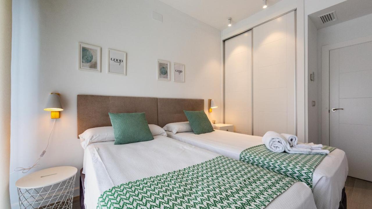 Homity Holidays - Playa Granada - Marina Golf โมตริล ภายนอก รูปภาพ