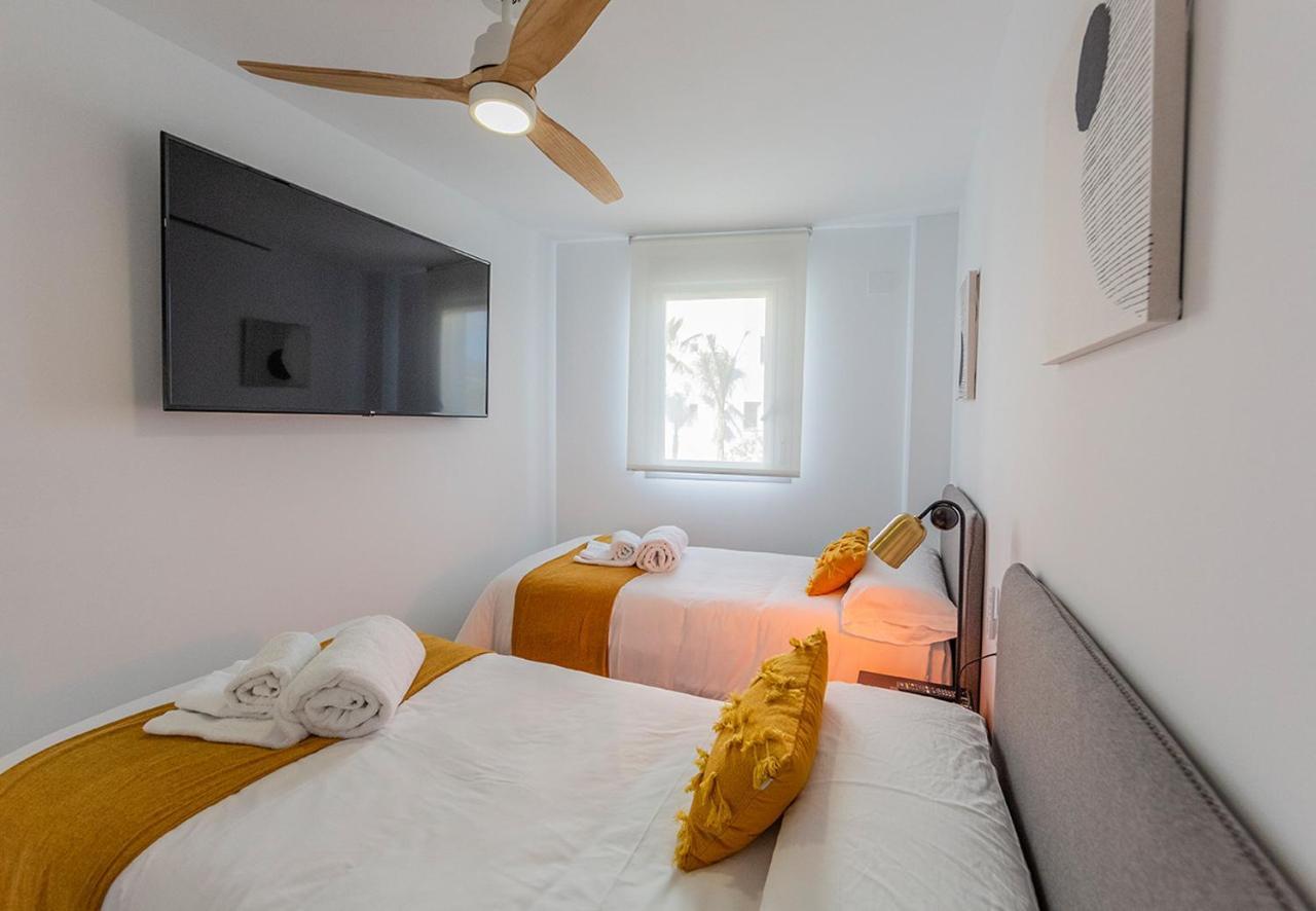 Homity Holidays - Playa Granada - Marina Golf โมตริล ภายนอก รูปภาพ