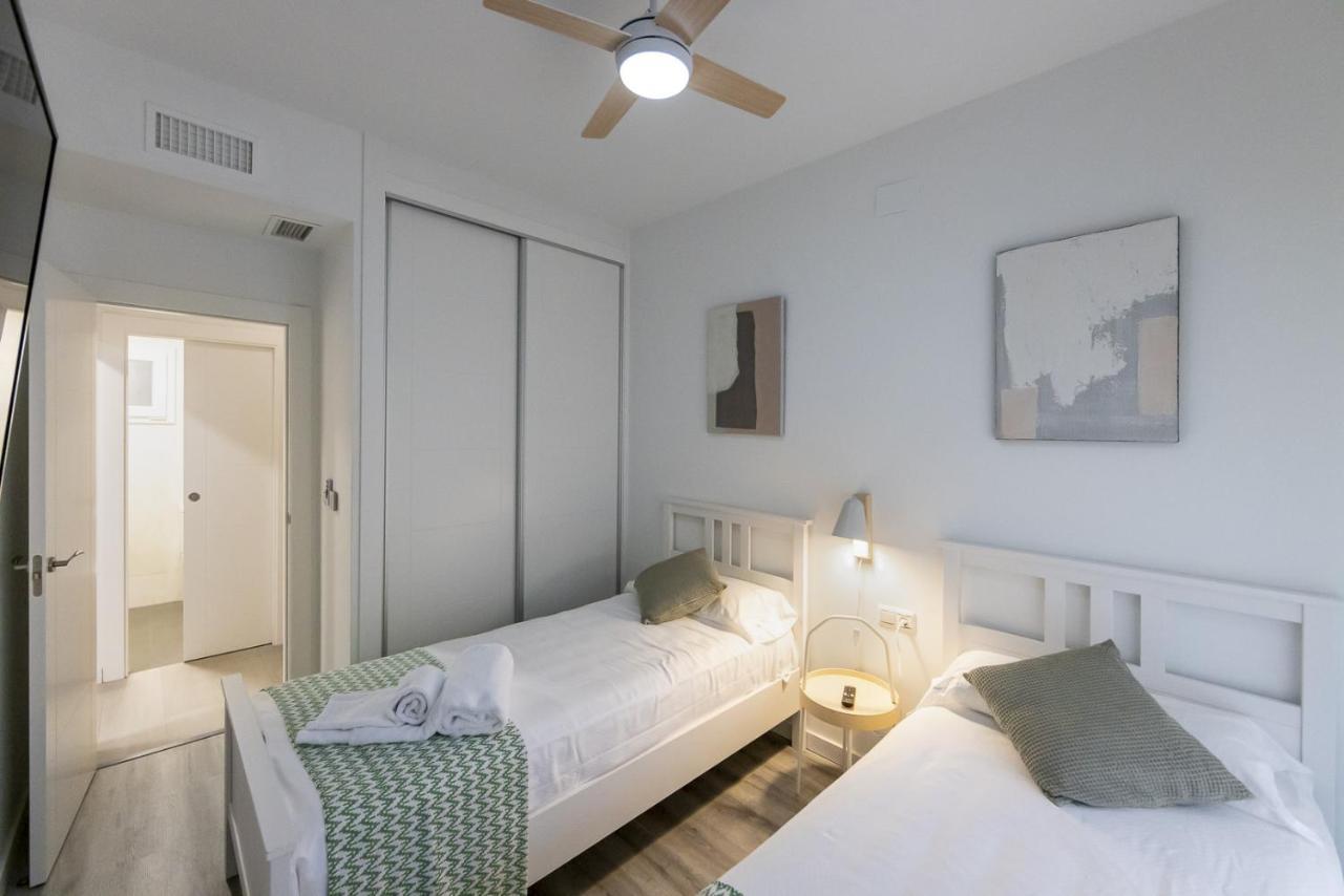 Homity Holidays - Playa Granada - Marina Golf โมตริล ภายนอก รูปภาพ