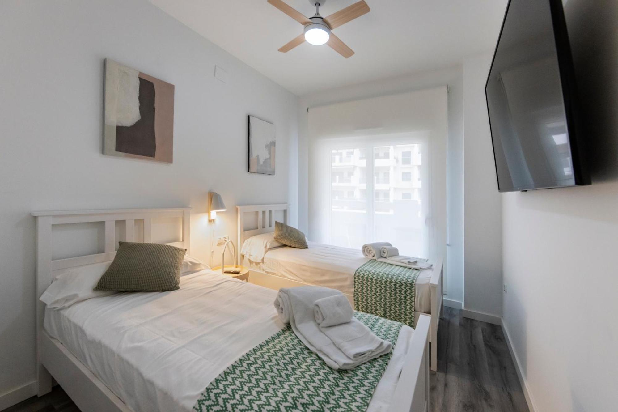 Homity Holidays - Playa Granada - Marina Golf โมตริล ภายนอก รูปภาพ